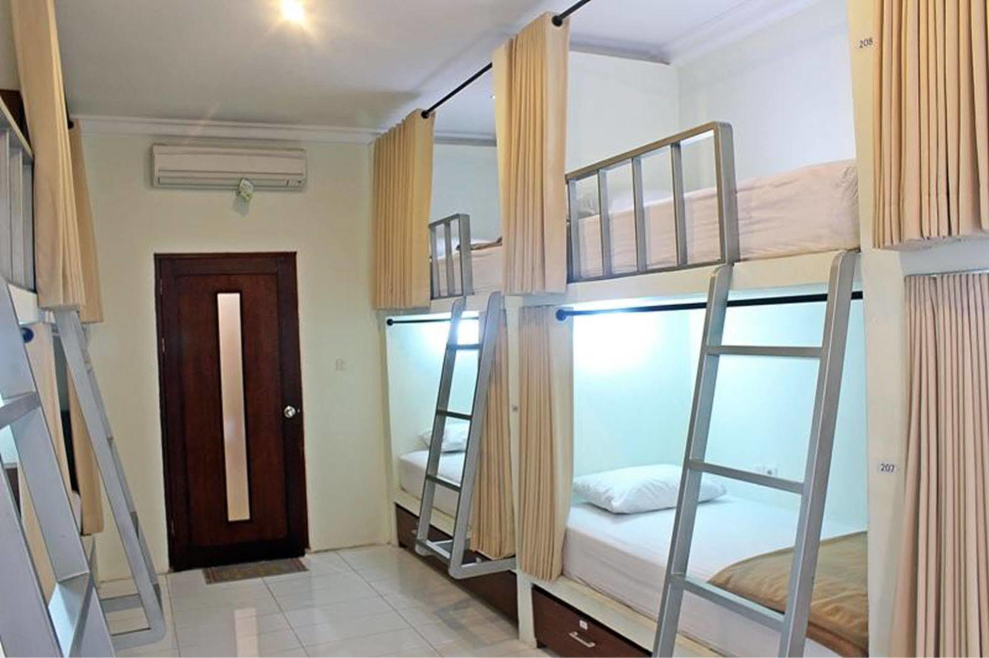 Mirah Hostel 레기안 외부 사진
